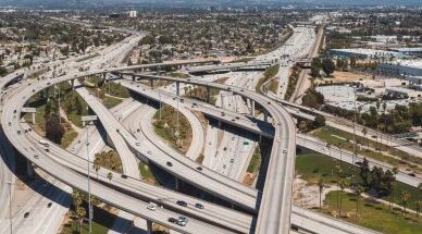 איך להתמצא בשדה התעופה של לוס אנג'לס מוניות והובר
